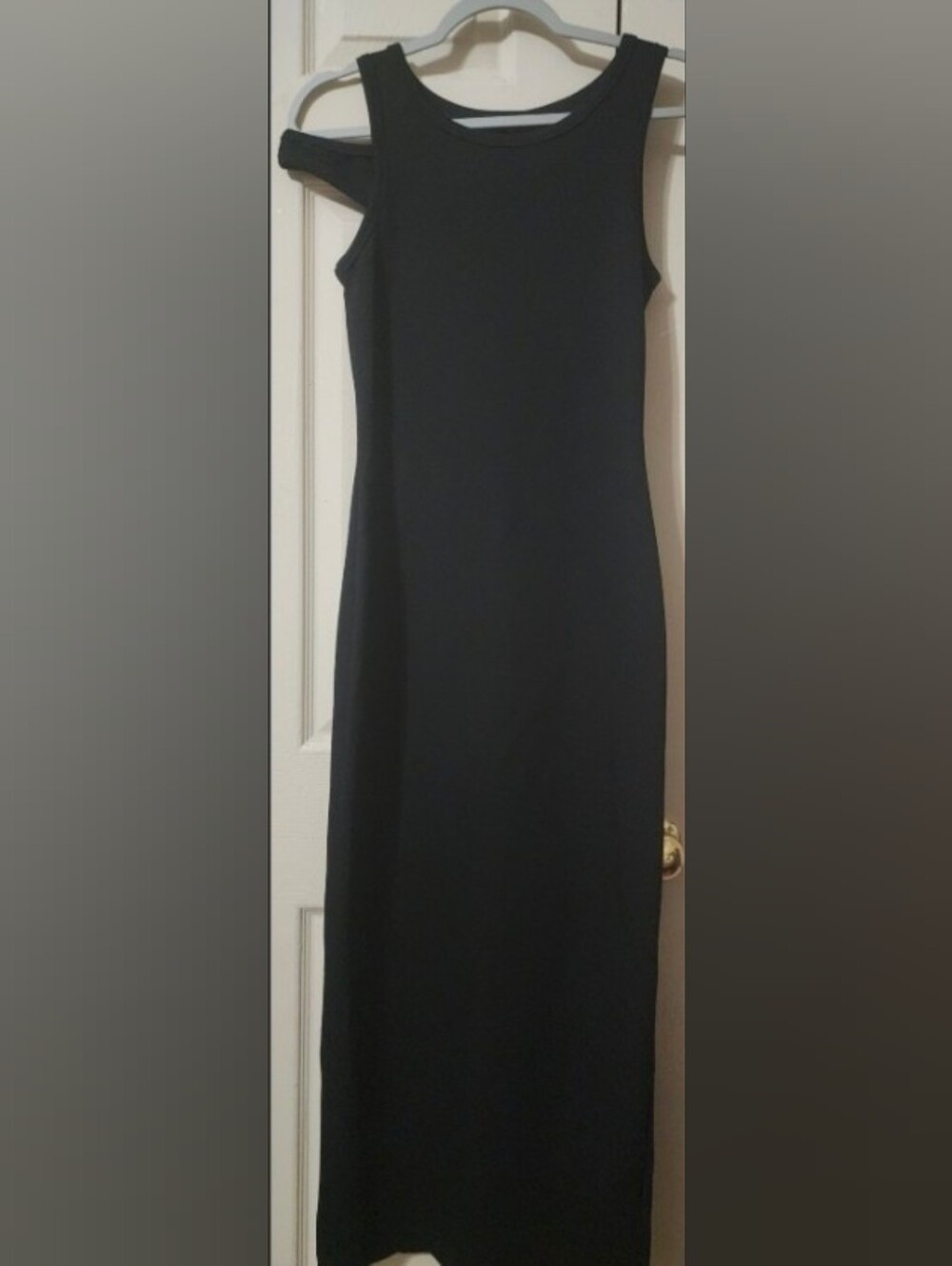 Commense Black Maxi Dress with Shoulder Cutout